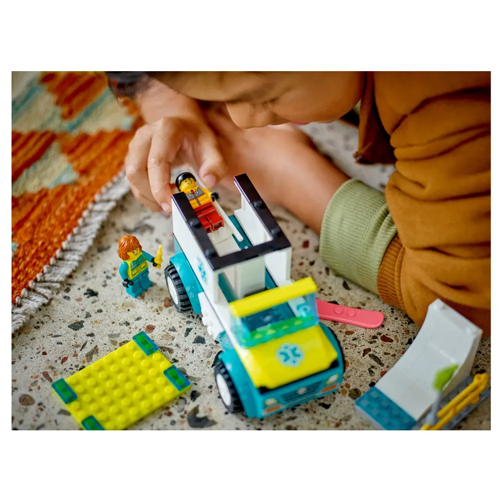 Lego Emergency Ambulance & Snowboarder 60403